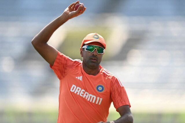 Ravichandran com jogadores de Ashwin. (Crédito: TNPL X)