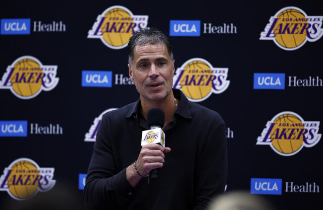 Relatório: Lakers conectado ao Centro Veterano na agência gratuita NBA

