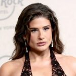 Remi Bader caminha ao longo da pista no Sports Illustrated Swimsuit Swimsuit Show em W South Beach em 31 de maio de 2025 em Miami Beach, Flórida.