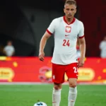 Representante polonês Lech Pozniń Jogador de futebol. Depois de três anos, ele voltou ao lixo velho