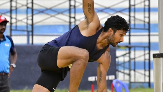 Reunião de Atletismo Open Indian: Toddjasvin Trooper compete em obstáculos a 110 m para ganhar experiência contra especialistas

