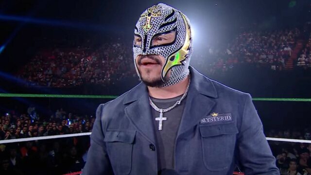 Rey Mysterio WWE retorna a colisão do mundo

