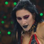 Rhea Ripley tenta esmagar a cabeça do antigo campeão com uma escada; Em vez de ser destruído