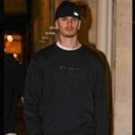 Romeu Beckham está na cidade de Backgrade de Paris