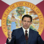 Ron DeSantis diz que os floridianos estão certos em culpar os manifestantes com carros