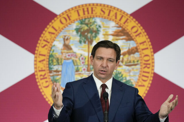 Ron DeSantis diz que os floridianos estão certos em culpar os manifestantes com carros


