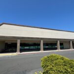Interior de uma loja vazia no Shopping Center Village Oaks em 1165 Arnold Drive em Martinez, visto em 30 de abril de 2025. (Grupo de Notícias de George Avalos/Bay Area)