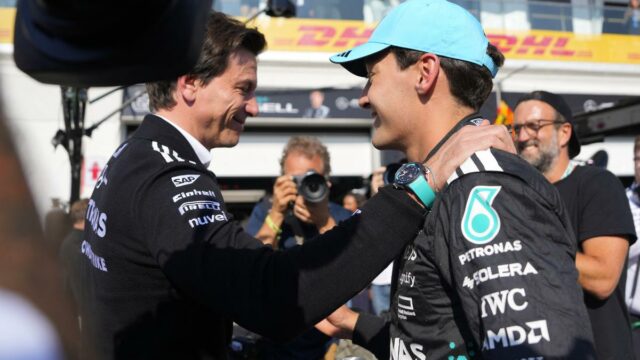 Russell sobre Verstappen para Mercedes: Toto Wolff toca chances de mover o sucesso de bilheteria em 2026.

