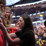“S ** T Smell”: Caitlin Clark, Chicago Sky fãs pendurados com uma alça fria, os fãs explodem