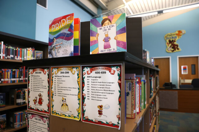 Samuel Alito diz que os livros LGBTQ + na escola representam uma "ameaça muito verdadeira"

