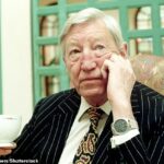 Sandy Gall foi o rosto das notícias às dez por 20 anos, antes de se aposentar em 1992 para realizar trabalhos de caridade