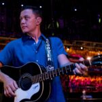 Scotty McCreery observa o American Idol com sua esposa 14 anos após a vitória, ele ainda é um grande fã