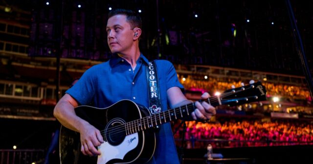 Scotty McCreery observa o American Idol com sua esposa 14 anos após a vitória, ele ainda é um grande fã
