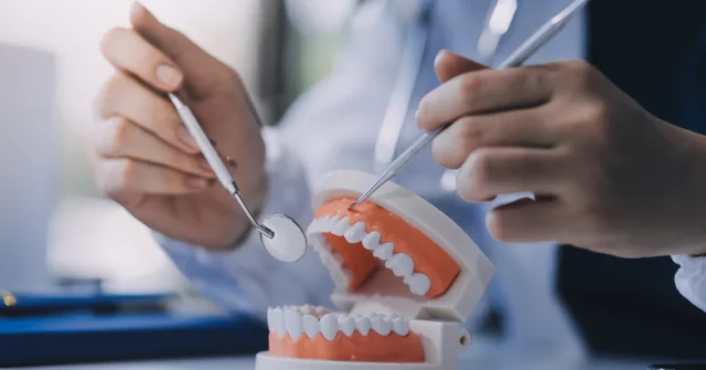 Sobre o PLN 4.000 para novos dentes do National Health Fund. O reembolso começou a partir de 1 de junho, mas cuidado com a captura

