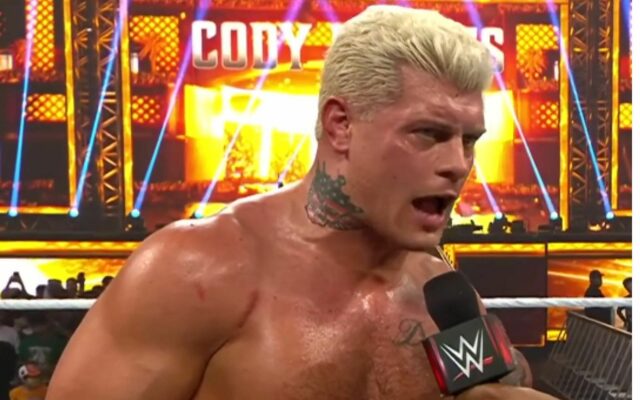 (Spoiler) 3 vezes o campeão mundial Smackdown retorna sem lesões durante as divisões; Confronta Cody Rhodes

