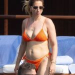 Stacey Solomon aproveitou ao máximo uma viagem de trabalho a Como -Sjön e levou a tarde para um lugar de Solbad na terça -feira.