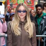 Sydney Sweeney usa três looks virados na cabeça em um dia