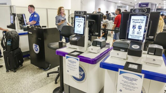 TSA levando em consideração a triagem sem toque, graças ao VR

