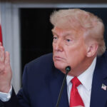 Taxa de Trump como brigas da Casa Branca para cumprir o mandato do DiEals