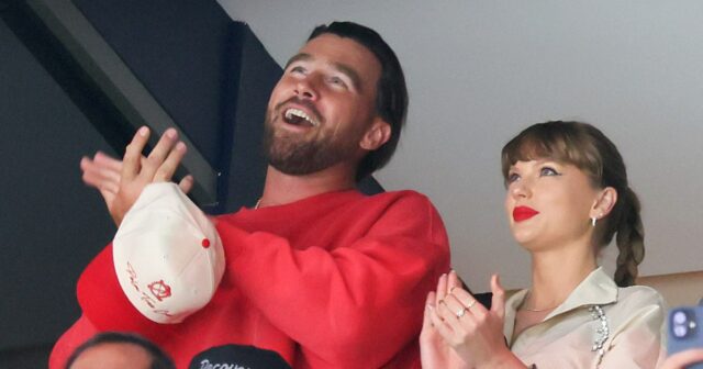 Taylor Swift e Travis Kelce são levados à mão docemente Taylor-Swift-e Travis-Kelce-GettetyImages-2191059103