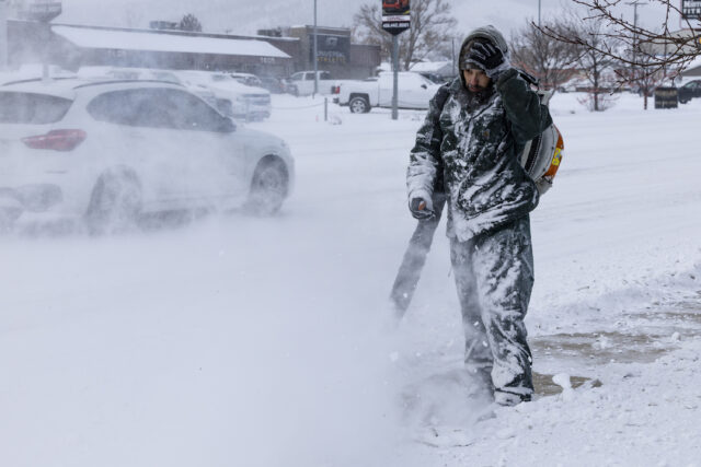 Tempestade do verão do 'inverno é replicado para atingir dois pés de neve

