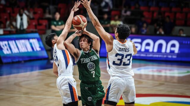 Terrence Romeo (meio) pensa que ele ainda tem o que ainda precisa para destruir as defesas. - Imagens PBA