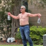 A esposa e cinco filhos de Mohamed Soliman, o suspeito, supostamente jogou coquetéis Molotov em manifestantes pró-israelenses em Boulder, Colorado, no domingo, foi preso pelas autoridades