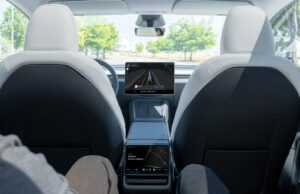 Tesla recebe licença de carona no Arizona na última etapa necessária para lançar o serviço robotaxi tesla-robotaxi-interior