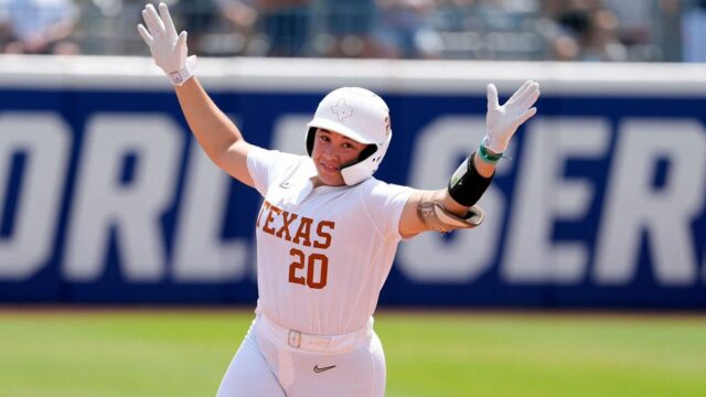 Texas nas finais da WCWS pela terceira vez em 4 anos

