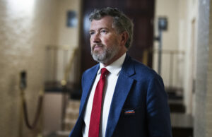 Thomas Massie Joma, ele gostaria de cessar com Trump depois do Irã Rift Thomas Massie Joma, ele gostaria de cessar com Trump depois do Irã Rift