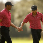 Tiger Woods parece bom como o filho Charlie Kills in Nicklaus Jr Evento