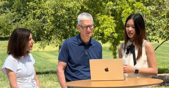 Tim Cook surpreende os vencedores do Swift Student Challenge no Apple Park (entrevista)

