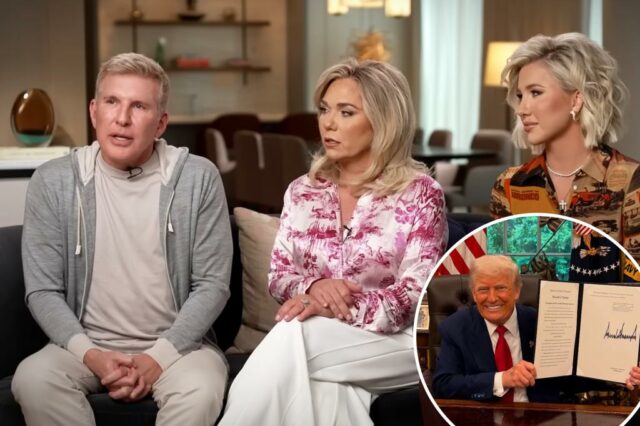 Todd Chrisley diz que "chorou para dormir" durante sua primeira noite na prisão: "Eu estava com raiva de Deus"

