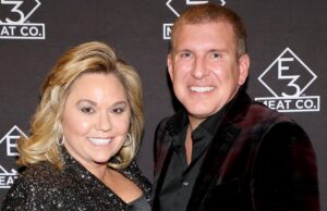Todd e Julie Chrisley quebram o silêncio depois que Trump perdoa: “Deus tocou o coração do presidente Trump” Todd e Julie Chrisley quebram o silêncio depois que Trump perdoa: "Deus tocou o coração do presidente Trump"