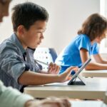 Todos nós temos que fazer mais para proteger as crianças do abuso de inteligência artificial nas escolas