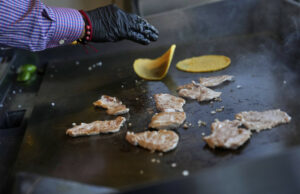 Trabalhadores de taco taco na Califórnia em meio a ataques de gelo Trabalhadores de taco taco na Califórnia em meio a ataques de gelo