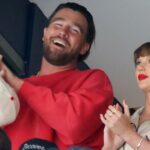 Taylor Swift continua até Photobombanda através de Travis Kelce na Universidade de End.