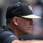 Treinador de beisebol Wake Poucos por Sluur Anti-Gai