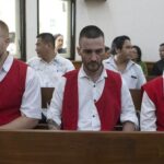 Três cidadãos britânicos podem enfrentar a morte atirando na equipe por suposto contrabando de cocaína para a Indonésia