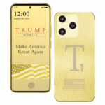 Duas capturas de tela da descrição do site de Trump Mobile do telefone T1 de 23 e 25 de junho de 2025.