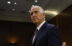 Trump ameaçam o principal desafio contra Tillis para a votação do projeto de lei Trump ameaçam o principal desafio contra Tillis para a votação do projeto de lei