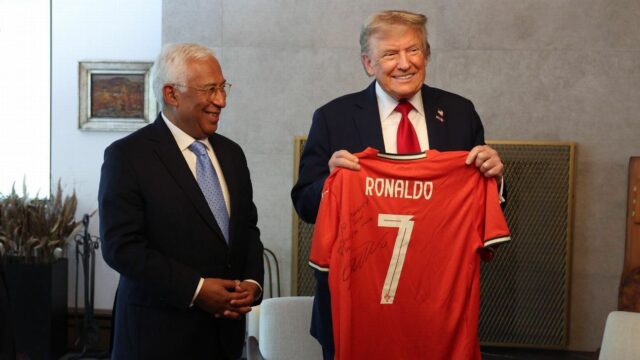 Trump assinou a camisa de Ronaldo Portugal

