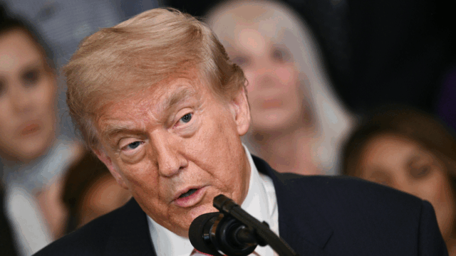 Trump elogia a Suprema Corte por firmar a cidadania por abilação de nascimento originalmente destinada a "bebês de escravos"

