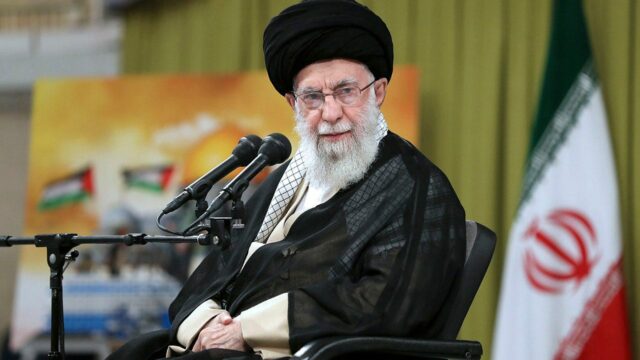 Tudo o que você precisa saber sobre o aiatolá Ali Khamenei, o mais alto líder do Irã

