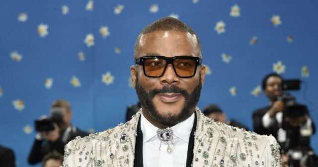 Tyler Perry atingiu uma demanda por assédio sexual de US $ 260 milhões do "oval" do ator

