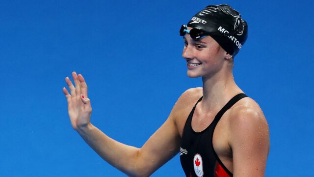 Um recorde mundial em natação! McIntosh lubrifica o recorde de 400m Freestyle

