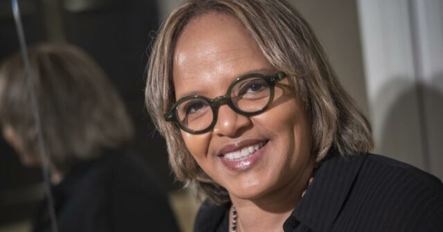 Uma história de duas épocas: Terri Lyne Carrington presta homenagem ao espírito revolucionário de Max Roach em 'nós insistimos em 2025!'

