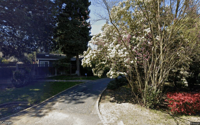 200 por Friend Road - Google Street View