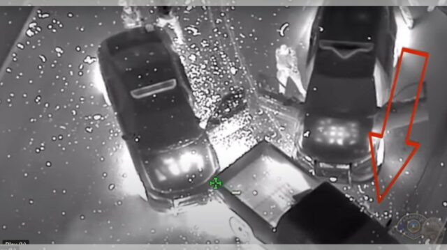 Uma pistola usada no tiroteio anterior do motel foi encontrada mais tarde no caminhão, mas os investigadores não encontraram o que o suspeito mantinha quando os funcionários abriram o incêndio. (Foto do Departamento de Polícia de Anaheim)