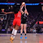 Chloe Bibby (55), da Golden State Valkyries, celebra a febre de Indiana 88-77 após o quarto trimestre de seu jogo da WNBA no Chase Center em San Francisco, Califórnia, na quinta-feira, 19 de junho de 2025. (Jose Carlos Fajardo/Bay Area News Group)